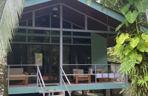 Parrita House | Beautiful House compound nestled in the tropical rainforest