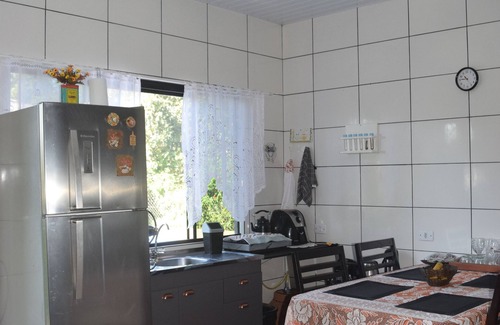 Morretes Cottage | Beautiful House! Enjoy nature and cool off in the pool.