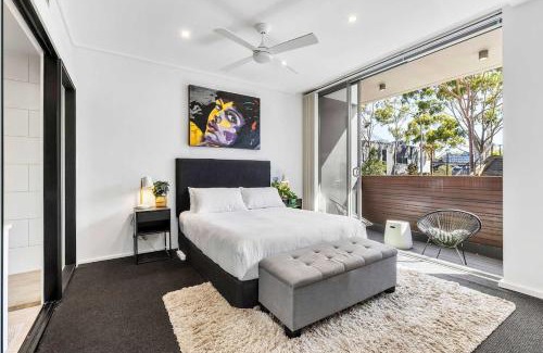 Glebe Apartment | Beautiful House in Glebe with Two-Car Garage