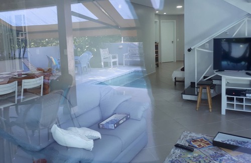 Vista Linda House | Beautiful house. Pool and balcony integrated to the rooms and kitchen. Air cond. at home.