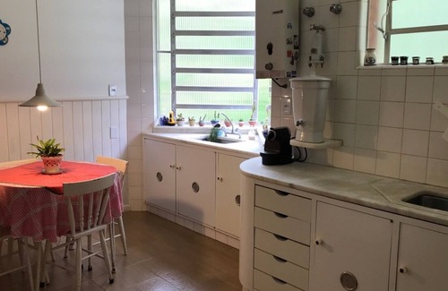 Teresopolis Cottage | Beautiful house with 9.000m2 of gardens, wifi, 4 suites and near Golf - 06 bedrooms
