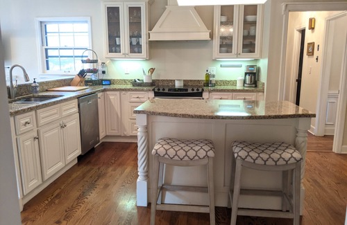 Prospect House | Beautiful Hunting Creek Neighborhood Derby Rental, sleeps 12 ppl
