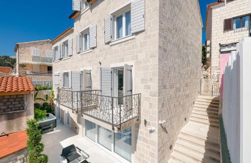 Hvar Villa | Beautiful Hvar Villa 4 Bedrooms Villa Hvar Majestic Resort Centre Location & Wonderful Sea Views