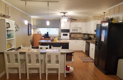 Iuka House | Beautiful in Fall! Perfect spot on lake for fishing! Spacious home; Eagles near!