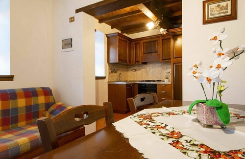 Fabbriche di Vallico Villa | Beautiful apartment in villa for 6 guests with WIFI, pool, TV, patio and pets allowed