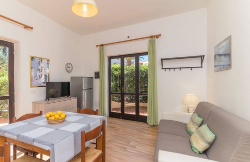 Capo Testa Apartment | Beautiful apartment for 4 people with A/C, TV, terrace, pets allowed and parking