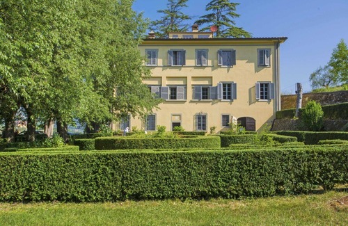 Serravalle Pistoiese Villa | Beautiful private villa for 16 guests with WIFI, private pool and TV