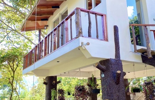 San Pablo La Laguna Apartment | Beautiful Lakefront Treehouse