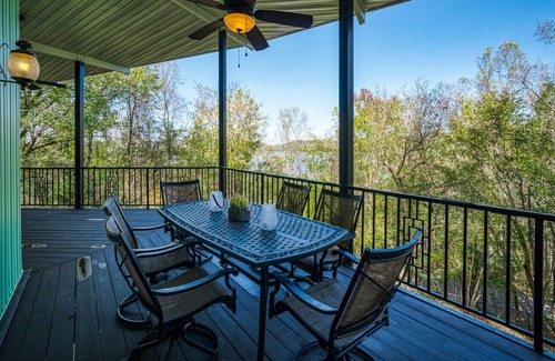 Silver Point House | Beautiful Lake Cabin, Hot Tub, WIFI, Steps to Lake/View