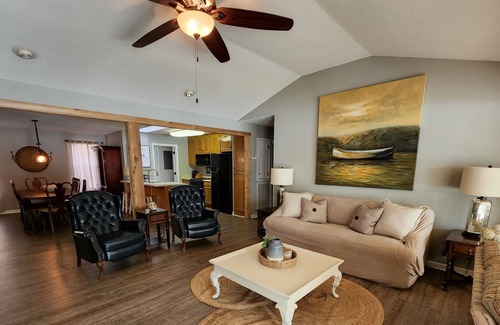 Crane Hill Cottage | Beautiful lake Cottage, flat to water, Private Boat Launch/dock, perfect getaway