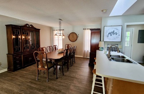 Crane Hill Cottage | Beautiful lake Cottage, flat to water, Private Boat Launch/dock, perfect getaway