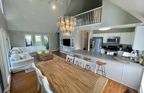 Leasburg House | Beautiful Lake Home - Great view, on the water