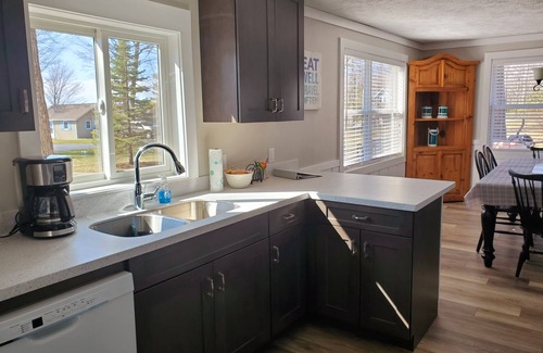 Traverse City Cottage | Beautiful Lake Leelanau, Minutes to Traverse City and all of Leelanau County