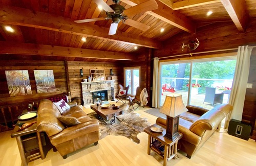 Muskoka Lakes Cottage | Beautiful Lake Muskoka Cottage Compound