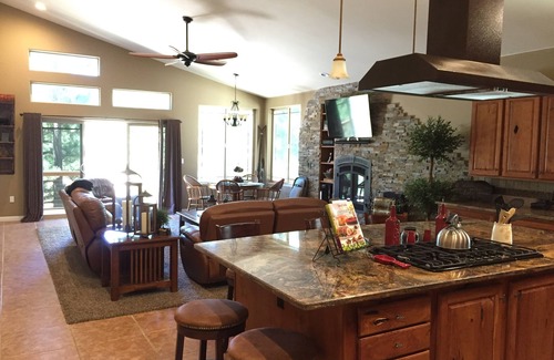 Boulder Bay House | Beautiful Lake View Home