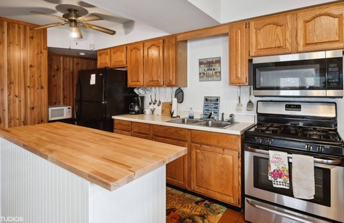 Antioch Apartment | Beautiful Lakefront Cottage with boat slip on the Chain of Lakes!