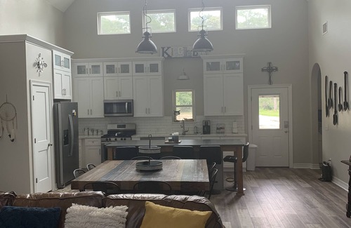 Hemphill House | BEAUTIFUL LAKEFRONT HOME ON TOLEDO BEND WITH DOCK! HIGH-SPEED WI-FI!