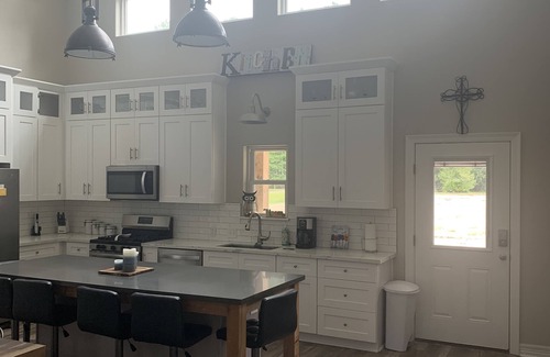 Hemphill House | BEAUTIFUL LAKEFRONT HOME ON TOLEDO BEND WITH DOCK! HIGH-SPEED WI-FI!