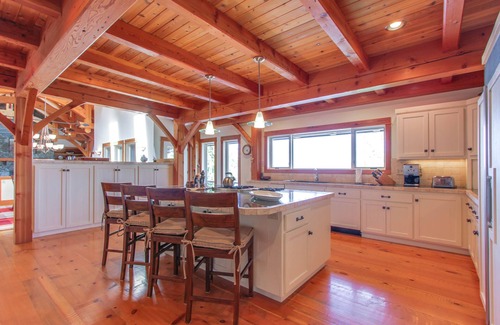 Sandpoint Cabin | Beautiful lakefront lodge w/views, private beach access, & large deck