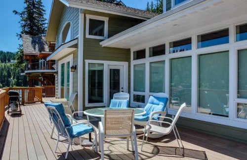 Coeur d'Alene House | Beautiful Lakefront Custom