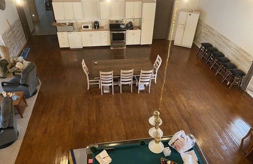South Bend House | Beautiful Lakehouse best view of Lake and beautiful pavilion 10 min from ND