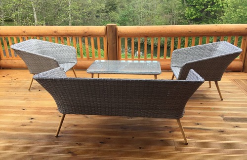 Morpeth Cabin | Beautiful Lakeside Cabin With Hot Tub - Pet Friendly - Near Golf Course