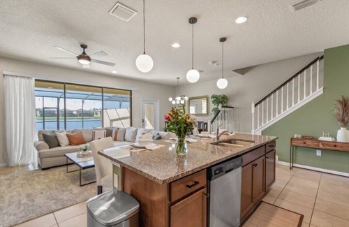Four Corners House | Beautiful Lakeview Villa just mins from Disney w/private pool!
