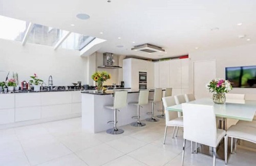 Primrose Hill Apartment | Beautiful Large 3 Double Bed Appt in Primrose Hill sleeps 7