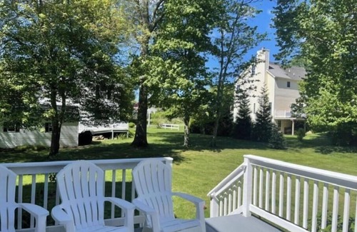 South Kingstown House | Beautiful large 4-bedroom house with AC and WiFi: South Kingstown Rhode Island.