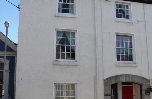 Beaumaris House | Beautiful Listed Townhouse in the lovely seaside town of Beaumaris