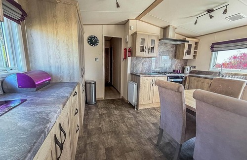 Hunstanton House | Beautiful lodge at Manor Park in Hunstanton ref 23018K