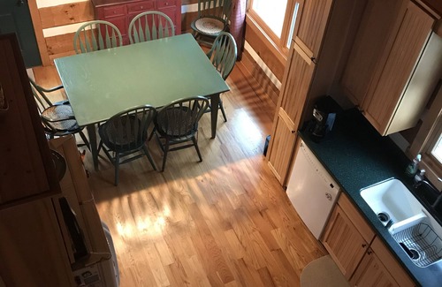 Salem Cabin | Beautiful Log Cabin in Gorgeous, Private Wooded Area