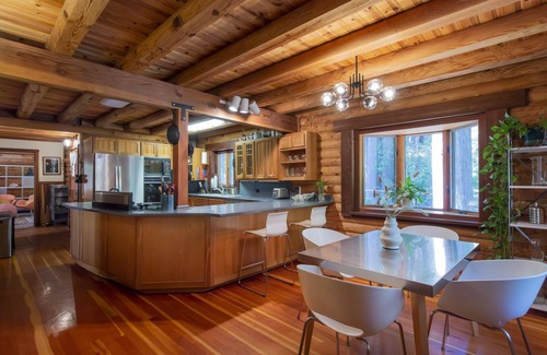 Albion House | Beautiful Log Cabin on 5 Acres with Gardens, Hot Tub, & Sauna