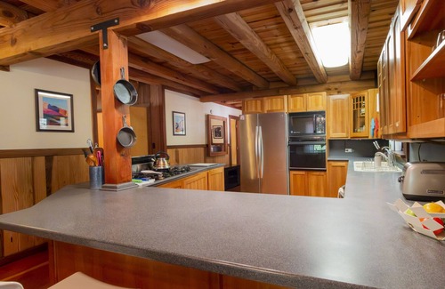 Albion House | Beautiful Log Cabin on 5 Acres with Gardens, Hot Tub, & Sauna