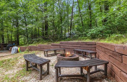 East Wakefield House | Beautiful Log Cabin on Belleau Lake -2900 sqft!