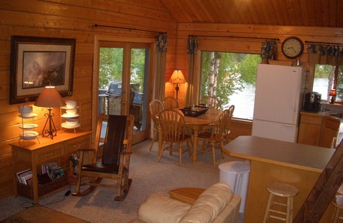 Soldotna House | Beautiful log home Kenai River has full length deck overlooking river