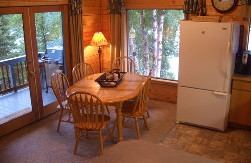 Soldotna House | Beautiful log home Kenai River has full length deck overlooking river