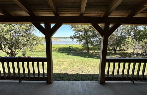Cotton Gin Cabin | Beautiful Log Home on Lake Limestone. With a full house Back-up Generator.