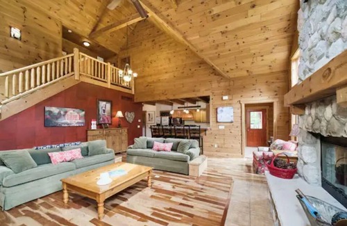 Onekama House | Beautiful Log Lodge Retreat near Beach, Dunes, Golf