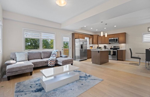 Niagara Falls House | Beautiful Luxe Villa