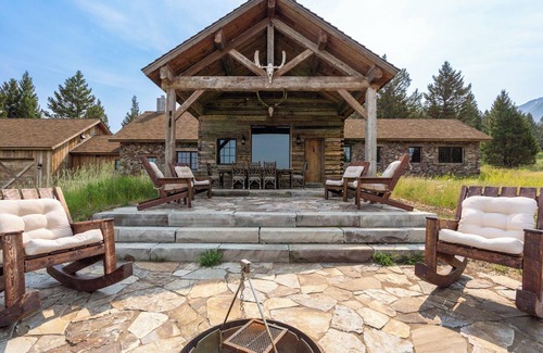 Lima Cabin | Beautiful Luxurious Private Cabin in The Centennial Valley, Spectacular Views