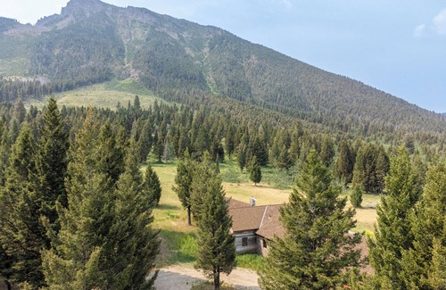 Lima Cabin | Beautiful Luxurious Private Cabin in The Centennial Valley, Spectacular Views