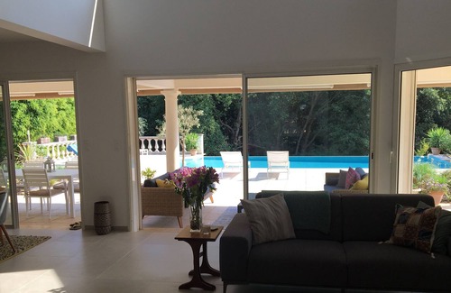 Biot Villa | Beautiful, luxury 5 bed villa with heated pool and airconditioning near Biot