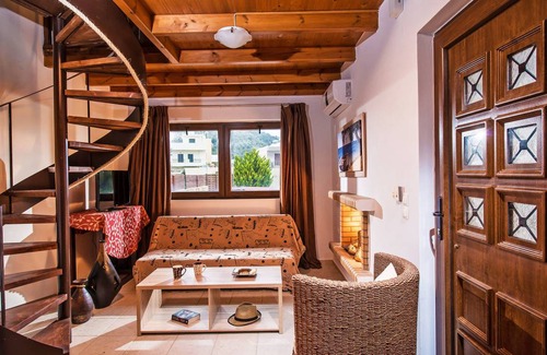 Palaiokastro Villa | Beautiful maisonette, Near Heraklion, beach & taverns 4