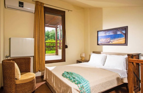 Palaiokastro Villa | Beautiful maisonette, Near Heraklion, beach & taverns 4