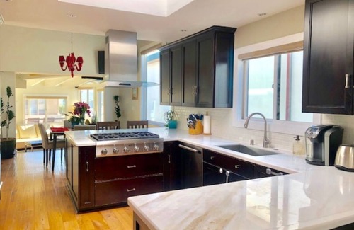 The Strand House | Beautiful Manhattan Beach 100 Block Walk Street Home
