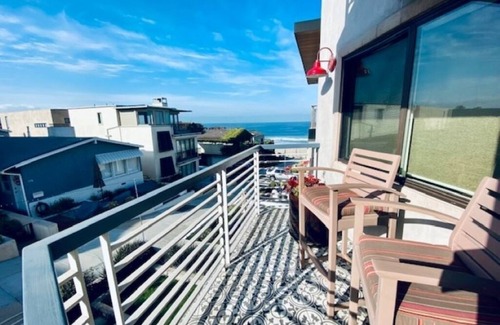 The Strand House | Beautiful Manhattan Beach 100 Block Walk Street Home