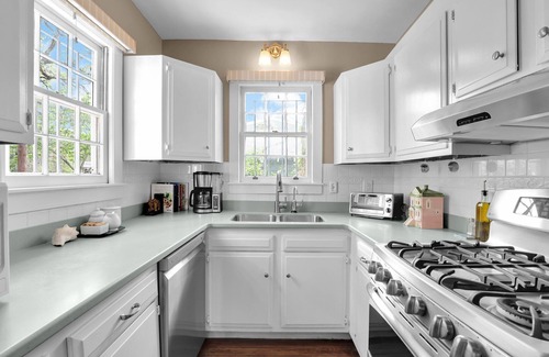 Beach Institute House | Beautiful Manor in Prime Location w/Charming Courtyard by Lucky Savannah