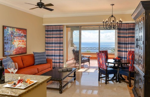 Pedregal Resort | Beautiful Master suite at Pueblo Bonito Los Cabos Beach Resort
