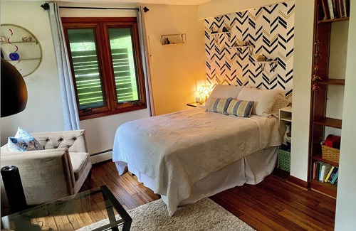 Cape Elizabeth House | Beautiful midcentury modern, blocks from beach, hot tub, sleeps 10!